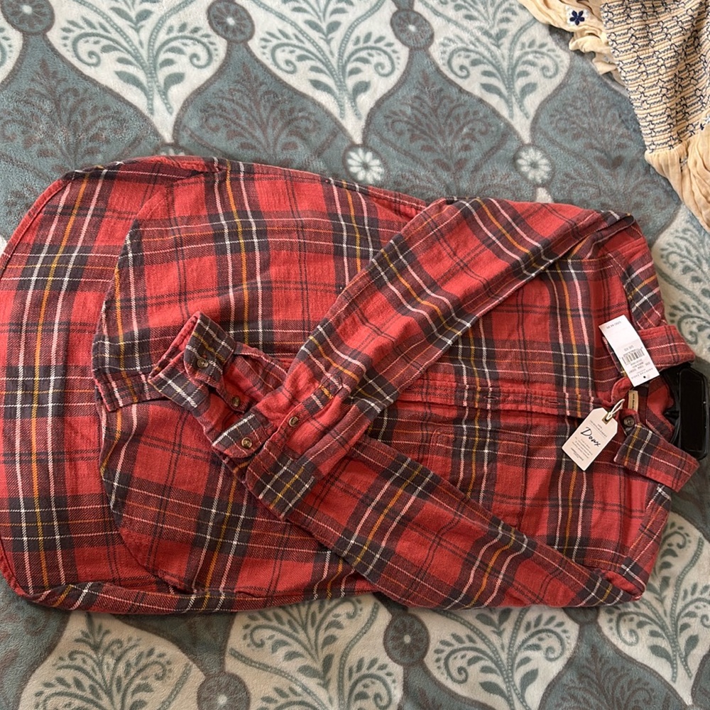 Unworn American Eagle XS Red Plaid long sleeve